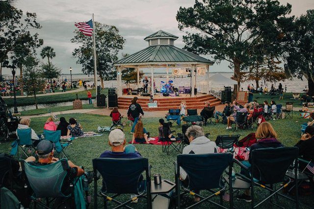 Crowd at Food Truck Friday Green Cove Springs